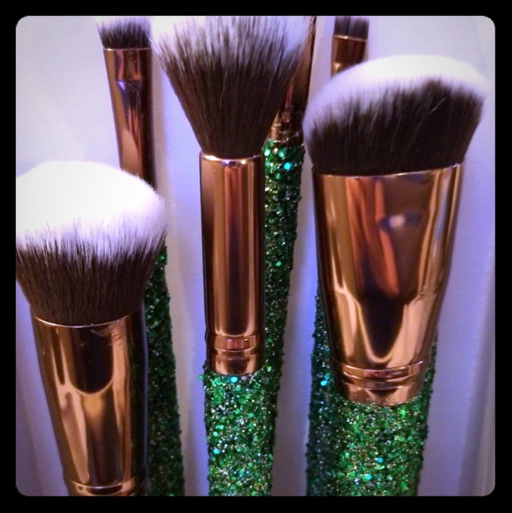 Custom makeup brush sets!